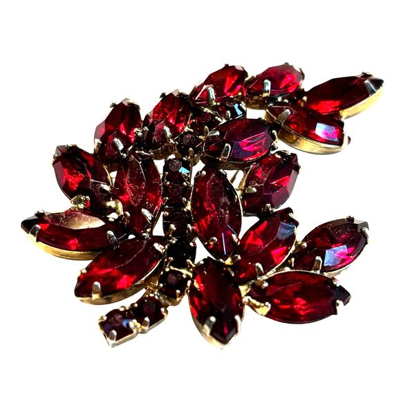Vintage Red Rhinestone brooch classic mid century jewelry mod leaf motif pin - Picture 2 of 7